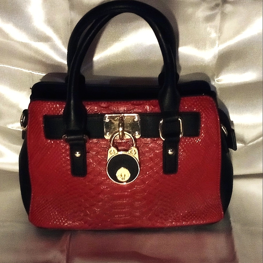 Red and black scales handbag with tan interior.